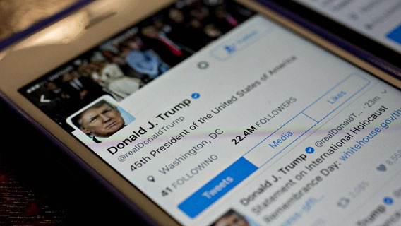 Twitter впервые отметил твиты Трампа как необходимые для проверки