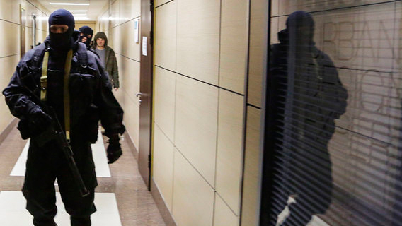 У соратников Навального проводятся обыски