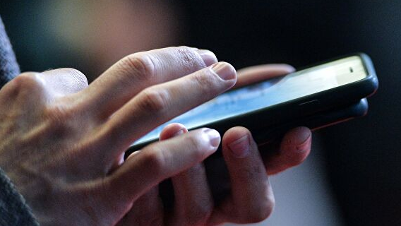 Ученый оценил опасность смартфона в условиях пандемии