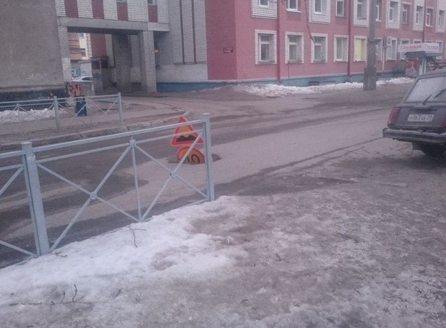 В Архангельске дорожные знаки ушли под асфальт