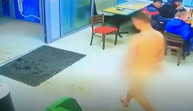 В Иркутске полиция ищет голого угонщика с цветком в горшке