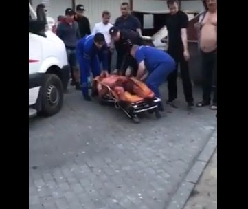 В Калининграде голый окровавленный мужчина залез в мусорный бак
