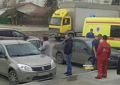 В Новосибирске на Ленинском рынке в машине застрелили мужчину