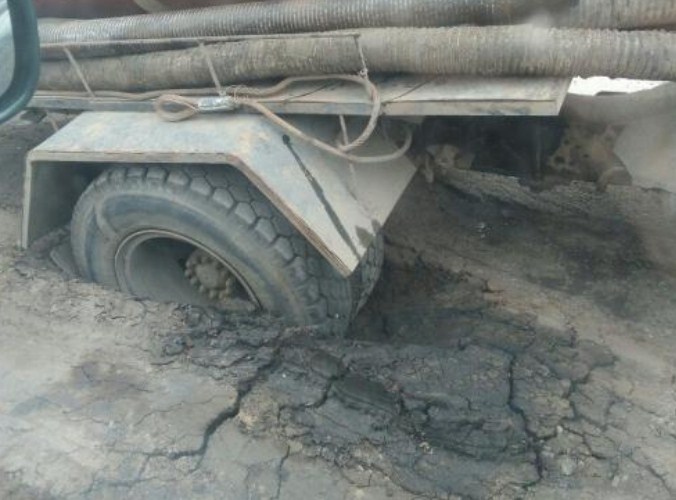В Орле асфальт «поглотил» грузовик