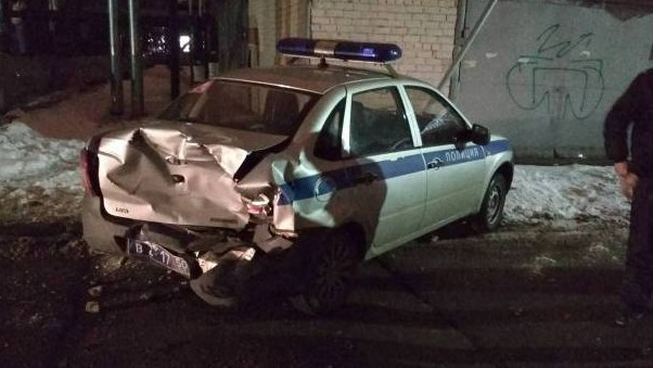 В подмосковном Клину в результате погони со стрельбой повреждены несколько машин