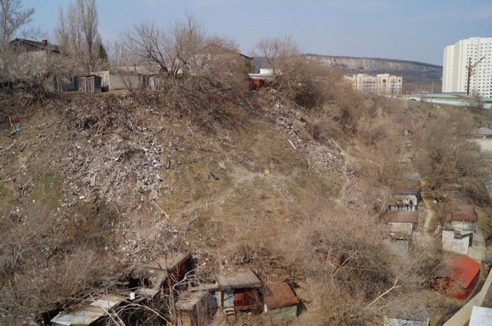 В Саратове обнаружили гору мусора высотой в 9-этажный дом