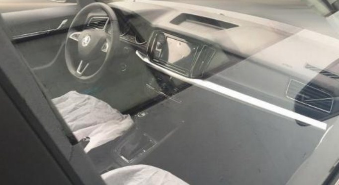 В сети рассекретили интерьер самого дешевого кроссовера Skoda Kamiq