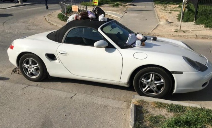 В Севастополе автохама на Porsche наказали мусором