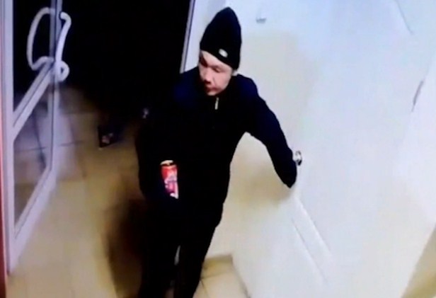 В Улан-Удэ ведется розыск вора, обчистившего салон красоты