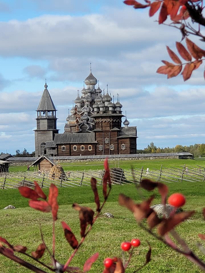 Василий Устюжанин: Безымянные божьи плотники