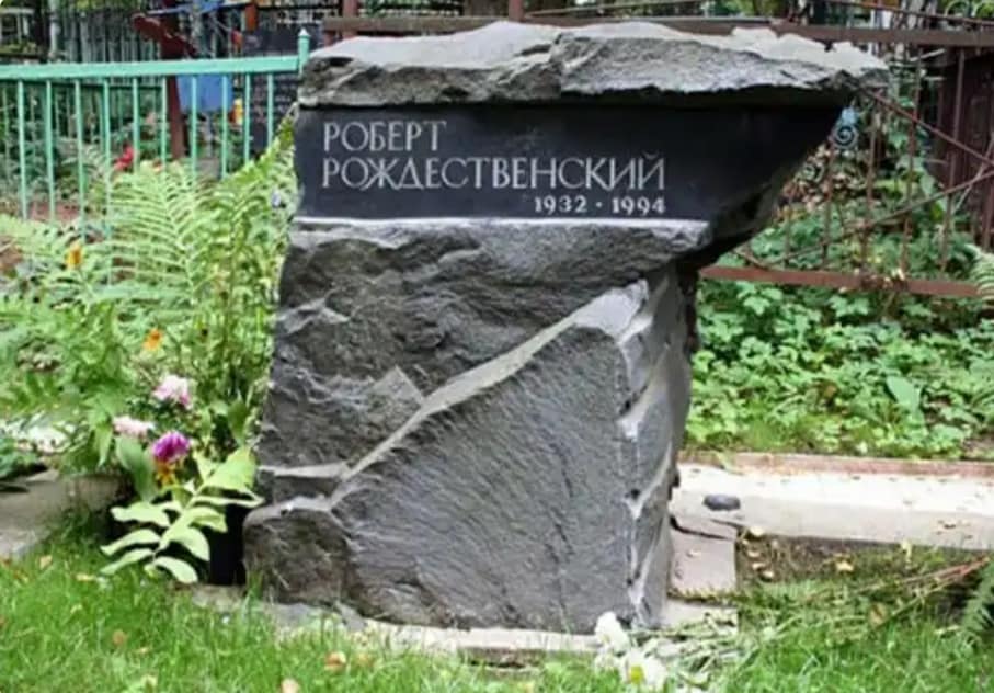 Василий Устюжанин: «Чувства жизни нет без чувства смерти. Мы уйдем не как в песок вода» ...
