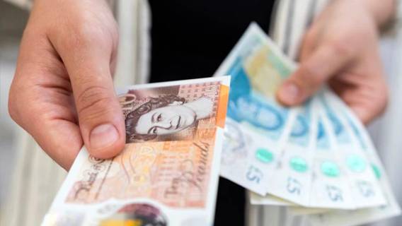 Великобритания может столкнуться с дефицитом бюджета в £50 млрд