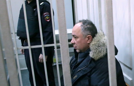 Хризман-сын к отцу присел